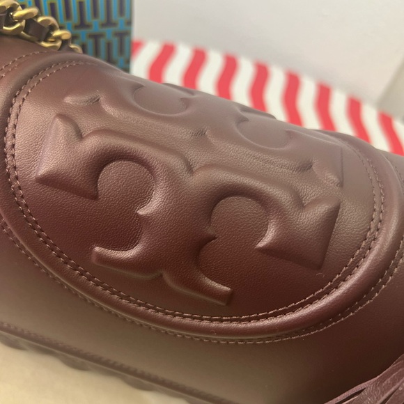 Tory Burch Albarossa Shoulder Bag with Gold Chain Strap and Flap Closure - Picture 5 of 6